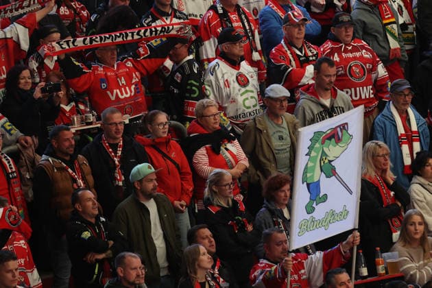 Sahnpark Crimmitschau 04.10.2026 Saison 2026 27 Eishockey 2. Bundesliga Hauptrunde Spiel 6 Kunsteisstadion Sachsen Sachsenderby Derby Eispiraten Eispiraten - Lausitzer Füchse EPC Fans Crimmitschau Sachsen Germany