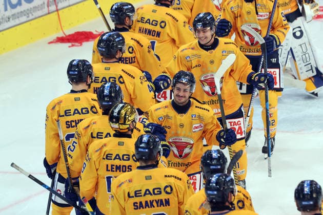 Sahnpark Crimmitschau 04.10.2026 Saison 2026 27 Eishockey 2. Bundesliga Hauptrunde Spiel 6 Kunsteisstadion Sachsen Sachsenderby Derby Eispiraten Eispiraten - Lausitzer Füchse Crimmitschau Sachsen Germany