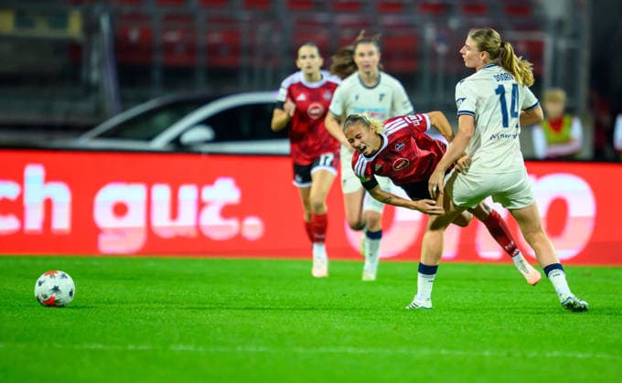 04.10.2026 - Fussball - Saison 2026 2027 - 1. Google Pixel Frauen Bundesliga - 06. Spieltag: 1. FC Nürnberg FCN ( Club Clubfrauen ) - TSG 1899 Hoffenheim - Sportfoto Zink - xwoxzix - Louna Lapassouse (99, 1. FC Nürnberg FCN ) Lisa Doorn (14, TSG Hoffenheim )