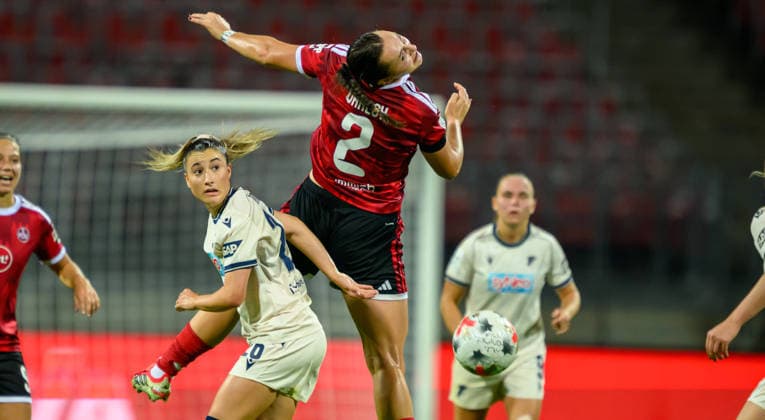 04.10.2026 - Fussball - Saison 2026 2027 - 1. Google Pixel Frauen Bundesliga - 06. Spieltag: 1. FC Nürnberg FCN ( Club Clubfrauen ) - TSG 1899 Hoffenheim - Sportfoto Zink - xwoxzix - Janna Grimm (26, TSG Hoffenheim ) Leia Varley (2, 1. FC Nürnberg FCN )
