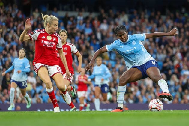 RECORD DATE NOT STATED 4th October 2026; Etihad Stadium, Manchester, England; Womens Super League Football, Manchester City versus Arsenal; Khadija Shaw of Manchester City controls the ball AidanxHunter