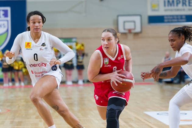 Nora Francois (Luchse, 0), Anna Suckstorff (Lions, 8), Prencis Harden (Luchse, 24), halfit Lions vs. TK Hannover Luchse, Damen Basketball, 1. Bundesliga, DBBL, 1. Spieltag Saison 2026 27, 04.10.2026. Halle SWH Arena Sachsen-Anhalt Deutschland