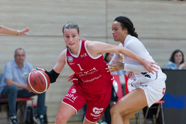 Lee Volker (Lions, 1), Nora Francois (Luchse, 0), halfit Lions vs. TK Hannover Luchse, Damen Basketball, 1. Bundesliga, DBBL, 1. Spieltag Saison 2026 27, 04.10.2026. Halle SWH Arena Sachsen-Anhalt Deutschland