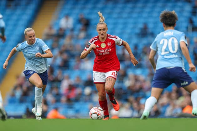 RECORD DATE NOT STATED 4th October 2026; Etihad Stadium, Manchester, England; Womens Super League Football, Manchester City versus Arsenal; Georgia Stanway of Arsenal runs with the ball AidanxHunter