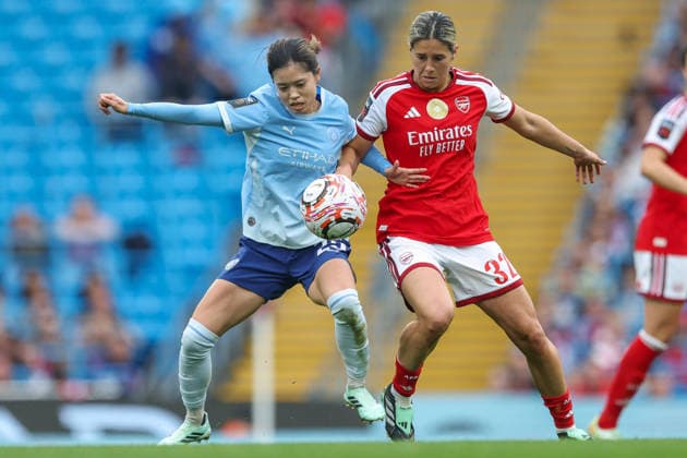 RECORD DATE NOT STATED 4th October 2026; Etihad Stadium, Manchester, England; Womens Super League Football, Manchester City versus Arsenal; Yui Hasegawa of Manchester City and Kyra Cooney-Cross of Arsenal duel for the ball AidanxHunter
