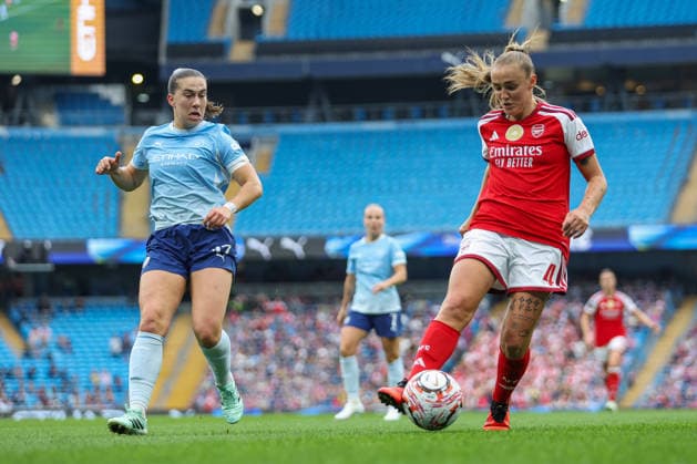 RECORD DATE NOT STATED 4th October 2026; Etihad Stadium, Manchester, England; Womens Super League Football, Manchester City versus Arsenal; Georgia Stanway of Arsenal controls the ball AidanxHunter