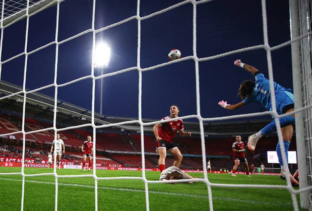 October 4, 2026, Nuremberg, Bayern, Germany: Romero Lourdes of FCN takes a shot during the Women German Bundesliga 2026 - 2027 football match between 1.FC Nurnberg and TSG Hoffenheim at Max Morlock Stadium in Nuremberg , Bayern , Germany . October 04th , 2026 Football Women German Bundesliga 2026 - 2027 1.FC Nurnberg-TSG Hoffenheim  - ZUMAe140 20261004_zip_e140_065 Copyright: xDavidexEliasx
