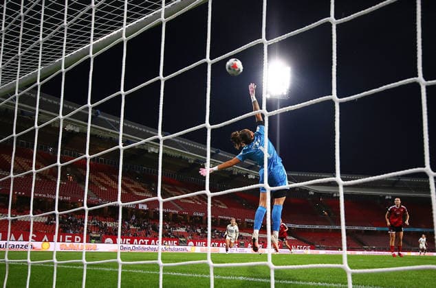 October 4, 2026, Nuremberg, Bayern, Germany: Romero Lourdes of FCN takes a shot during the Women German Bundesliga 2026 - 2027 football match between 1.FC Nurnberg and TSG Hoffenheim at Max Morlock Stadium in Nuremberg , Bayern , Germany . October 04th , 2026 Football Women German Bundesliga 2026 - 2027 1.FC Nurnberg-TSG Hoffenheim  - ZUMAe140 20261004_zip_e140_066 Copyright: xDavidexEliasx