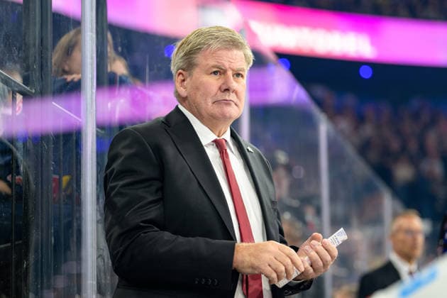 Eishockey, DEL, 20261004, EHC Red Bull München - Augbsburger Panther. Im Bild Trainer Augsburger Panther Bill Peters. München SAP-Garden Bayern Deutschland Copyright: Passion2Press MarkusxFischerx