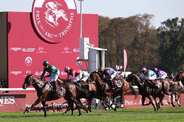 04.10.2026, xsefx, Pferdesport, Galopprennen in Paris-Longchamp, Eindrücke rund um den Prix de l Arc de Triomphe: Daryz siegt unter Jockey Mickael Barzalona im Qatar Prix de L Arc de Triomphe, Group 1 Frankreich
