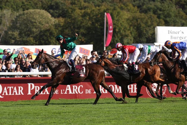 04.10.2026, xsefx, Pferdesport, Galopprennen in Paris-Longchamp, Eindrücke rund um den Prix de l Arc de Triomphe: Daryz siegt unter Jockey Mickael Barzalona im Qatar Prix de L Arc de Triomphe, Group 1 Frankreich