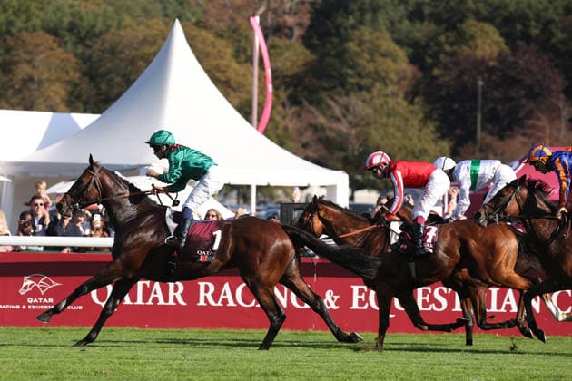 04.10.2026, xsefx, Pferdesport, Galopprennen in Paris-Longchamp, Eindrücke rund um den Prix de l Arc de Triomphe: Daryz siegt unter Jockey Mickael Barzalona im Qatar Prix de L Arc de Triomphe, Group 1 Frankreich