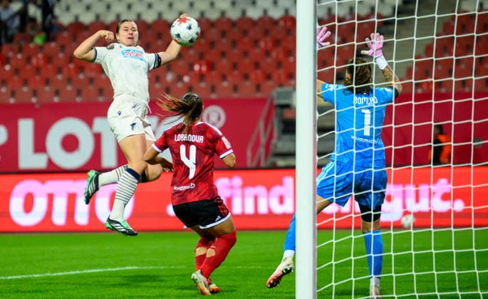 04.10.2026 - Fussball - Saison 2026 2027 - 1. Google Pixel Frauen Bundesliga - 06. Spieltag: 1. FC Nürnberg FCN ( Club Clubfrauen ) - TSG 1899 Hoffenheim - Sportfoto Zink - xwoxzix - Svenja Julia Fölmli (19, TSG Hoffenheim ) erzielt Treffer Tor Torschuß zum 1:1 gegen Alexsandra Lobanova (4, 1. FC Nürnberg FCN ) Lourdes Carmen Romero Grzondziel (1, 1. FC Nürnberg FCN )
