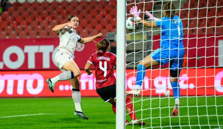 04.10.2026 - Fussball - Saison 2026 2027 - 1. Google Pixel Frauen Bundesliga - 06. Spieltag: 1. FC Nürnberg FCN ( Club Clubfrauen ) - TSG 1899 Hoffenheim - Sportfoto Zink - xwoxzix - Svenja Julia Fölmli (19, TSG Hoffenheim ) erzielt Treffer Tor Torschuß zum 1:1 gegen Alexsandra Lobanova (4, 1. FC Nürnberg FCN ) Lourdes Carmen Romero Grzondziel (1, 1. FC Nürnberg FCN )
