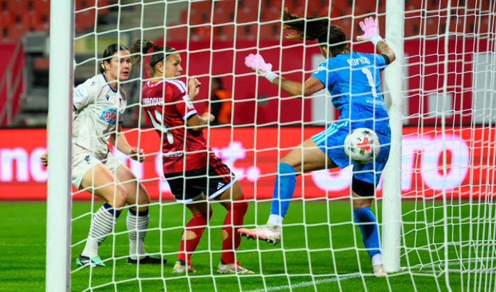 04.10.2026 - Fussball - Saison 2026 2027 - 1. Google Pixel Frauen Bundesliga - 06. Spieltag: 1. FC Nürnberg FCN ( Club Clubfrauen ) - TSG 1899 Hoffenheim - Sportfoto Zink - xwoxzix - Svenja Julia Fölmli (19, TSG Hoffenheim ) erzielt Treffer Tor Torschuß zum 1:1 gegen Alexsandra Lobanova (4, 1. FC Nürnberg FCN ) Lourdes Carmen Romero Grzondziel (1, 1. FC Nürnberg FCN )
