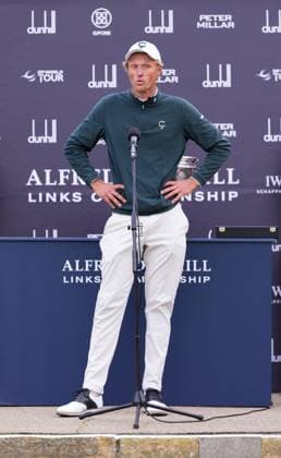 Champion golfer Adrian Meronk makes a speech during the Alfred Dunhill Links Championship trophy presentation. Alfred Dunhill Links Championship, Golf, Round 4, Old Course St Andrews, Scotland, UK, Scotland, UK - 04 Oct 2026 Scotland United Kingdom  Copyright: xStuartxWallace Shutterstockx 17185560b
