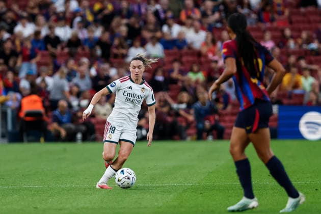October 4, 2026, Barcelona, Barcelona, Spain: Eva Maria Navarro Garcia of Real Madrid CF runs with the ball during the Spanish Women league, Liga F, football match played between FC Barcelona, Barca and Real Madrid CF at Spotify Camp Nou Stadium on October 04, 2026 in Barcelona, Spain. Barcelona Spain - ZUMAa181 20261004_zaa_a181_070 Copyright: xJavierxBorregox
