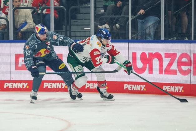 im Zweikampf, Aktion, mit Maximilian Kastner 93 (EHC Red Bull Muenchen), Tim Wohlgemuth 33 (Augsburger Panther), EHC Red Bull Muenchen vs. Augsburger Panther, 6. Spieltag, Eishockey, Penny-DEL, 03.10.2026 Muenchen Bayern Deutschland