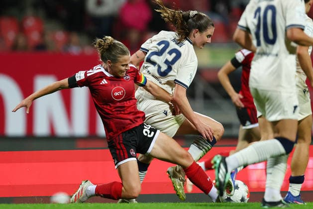 October 4, 2026, Nuremberg, Bayern, Germany: Lein Nastassja of FCN ( L ) and Hahn Chiara of Hoffenheim ( R ) fight for the ball during the Women German Bundesliga 2026 - 2027 football match between 1.FC Nurnberg and TSG Hoffenheim at Max Morlock Stadium in Nuremberg , Bayern , Germany . October 04th , 2026 Nuremberg Germany - ZUMAe140 20261004_zip_e140_073 Copyright: xDavidexEliasx