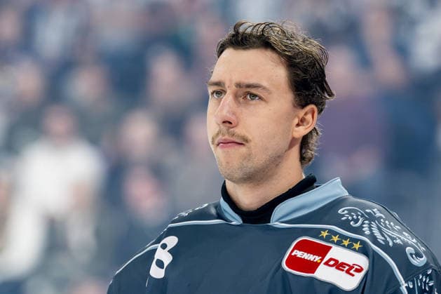 Lucas Thaler (EHC Red Bull Muenchen, 48) bei den Starting Six Portrait Portraet GER, EHC Red Bull Muenchen vs. Augsburger Panther, DEL, Saison 2026 2027, 6. Spieltag, 04.10.2026. Foto: HMB Media Heike Feiner Copyright: HMBxMedia HeikexFeiner
