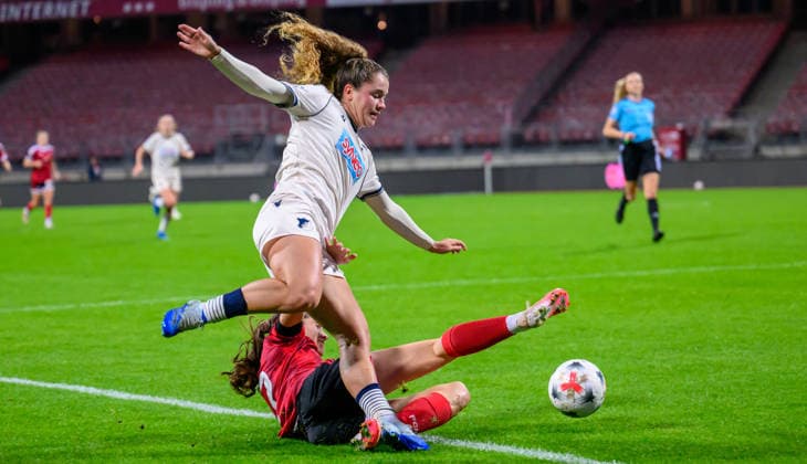 04.10.2026 - Fussball - Saison 2026 2027 - 1. Google Pixel Frauen Bundesliga - 06. Spieltag: 1. FC Nürnberg FCN ( Club Clubfrauen ) - TSG 1899 Hoffenheim - Sportfoto Zink - xwoxzix - Laia Martret Jimenez (21, TSG Hoffenheim ) Marie Bleil (17, 1. FC Nürnberg FCN )