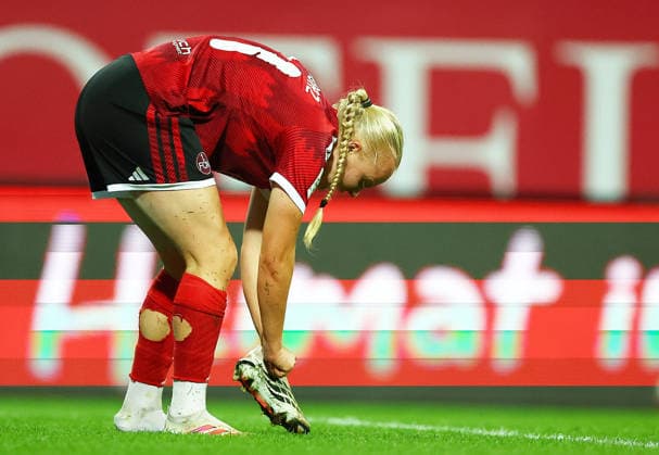 Football Women german Bundesliga 2026 - 2027 1.FC Nurnberg-TSG Hoffenheim Bednorz Keira of FCN loses a shoe during the Women German Bundesliga 2026 - 2027 football match between 1.FC Nurnberg and TSG Hoffenheim at Max Morlock Stadium in Nuremberg , Bayern , Germany . October 04th , 2026 Photo by Davide Elias Copyright: xDavidexEliasx