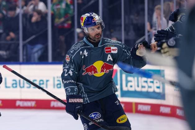 Torjubel von Ryan Murphy 24 (EHC Red Bull Muenchen) zum 1:0, EHC Red Bull Muenchen vs. Augsburger Panther, 6. Spieltag, Eishockey, Penny-DEL, 03.10.2026 Muenchen Bayern Deutschland