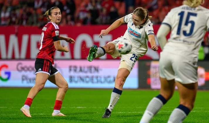04.10.2026 - Fussball - Saison 2026 2027 - 1. Google Pixel Frauen Bundesliga - 06. Spieltag: 1. FC Nürnberg FCN ( Club Clubfrauen ) - TSG 1899 Hoffenheim - Sportfoto Zink - xwoxzix - Jonna van de Velde (25, TSG Hoffenheim ) erzielt Treffer Tor Torschuß zum 1:2 -