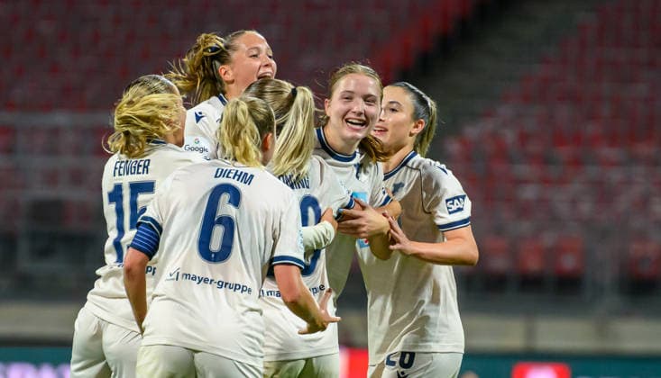 04.10.2026 - Fussball - Saison 2026 2027 - 1. Google Pixel Frauen Bundesliga - 06. Spieltag: 1. FC Nürnberg FCN ( Club Clubfrauen ) - TSG 1899 Hoffenheim - Sportfoto Zink - xwoxzix - Torjubel Jubel Freude nach Treffer Tor Torschuß zum 1:2 durch Jonna van de Velde (25, TSG Hoffenheim ) -