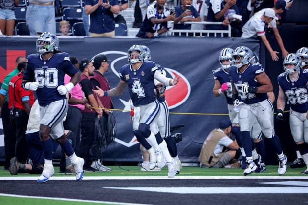 October 4, 2026, Houston, Texas, U.S: Dallas Cowboys players enter the field during pregame introductions prior to the NFL, American Football Herren, USA regular season game between the Houston Texans and the Dallas Cowboys at Reliant Stadium in Houston, TX on October 4, 2026. NFL 2026 - Dallas Cowboys Vs Houston Texans  - ZUMAw137 20261004_aap_w137_040 Copyright: xErikxWilliamsx
