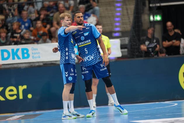 Linus Schmid (TVB Stuttgart, 19) und Philipp Ahouansou (TVB Stuttgart, 5) GER, TVB Stuttgart vs. TBV Lemgo Lippe, Handball, Opel Handball-Bundesliga, 6. Spieltag, Spielzeit 2026 2027, 04.10.2026 GER, TVB Stuttgart vs. TBV Lemgo Lippe, Handball, Opel Handball-Bundesliga, 6. Spieltag, Spielzeit 2026 2027, 04.10.2026 Stuttgart Copyright: xEibner-Pressefoto SoerenxHerwegx EP_SHG