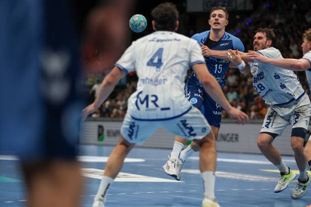 Simone Mengon (TVB Stuttgart, 15) GER, TVB Stuttgart vs. TBV Lemgo Lippe, Handball, Opel Handball-Bundesliga, 6. Spieltag, Spielzeit 2026 2027, 04.10.2026 GER, TVB Stuttgart vs. TBV Lemgo Lippe, Handball, Opel Handball-Bundesliga, 6. Spieltag, Spielzeit 2026 2027, 04.10.2026 Stuttgart Copyright: xEibner-Pressefoto SoerenxHerwegx EP_SHG