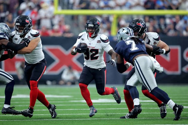 October 4, 2026, Houston, Texas, U.S: Houston Texans running back David Montgomery (32) carries the ball upfield during the first quarter of the NFL, American Football Herren, USA regular season game between the Houston Texans and the Dallas Cowboys at Reliant Stadium in Houston, TX on October 4, 2026. Houston U.S - ZUMAw137 20261004_aap_w137_046 Copyright: xErikxWilliamsx