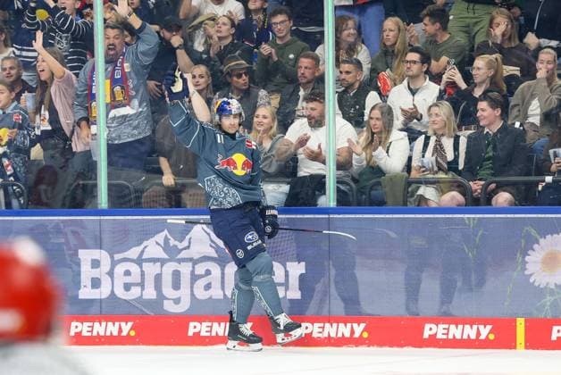 Torjubel von Markus Eisenschmid 11 (EHC Red Bull Muenchen) zum 2:1, EHC Red Bull Muenchen vs. Augsburger Panther, 6. Spieltag, Eishockey, Penny-DEL, 03.10.2026 Muenchen Bayern Deutschland