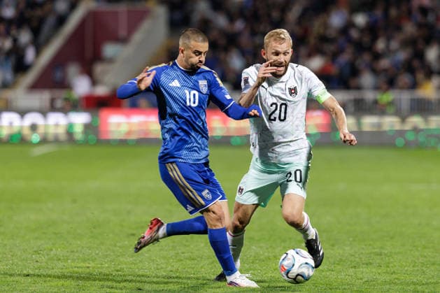 SOCCER - NL, KOS vs AUT PRISTINA,KOSOVO,04.OCT.26 - SOCCER - UEFA Nations League, OEFB international match, Länderspiel, Nationalmannschaft Kosovo vs Austria. Image shows Edon Zhegrova (KOS) and Konrad Laimer (AUT).  GEPAxpictures xArminxRauthner