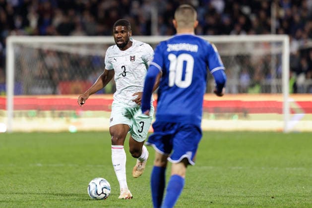 SOCCER - NL, KOS vs AUT PRISTINA,KOSOVO,04.OCT.26 - SOCCER - UEFA Nations League, OEFB international match, Länderspiel, Nationalmannschaft Kosovo vs Austria. Image shows Kevin Danso (AUT) and Edon Zhegrova (KOS).  GEPAxpictures xArminxRauthner