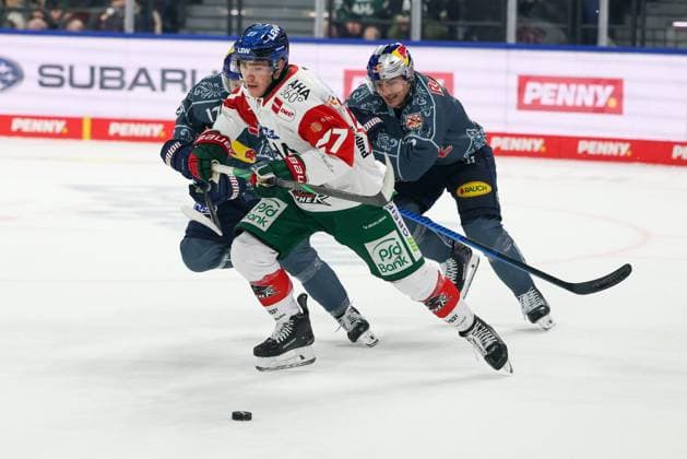 im Zweikampf, Aktion, mit Kyle Mayhew 27 (Augsburger Panther), Taro Hirose 17 (EHC Red Bull Muenchen), EHC Red Bull Muenchen vs. Augsburger Panther, 6. Spieltag, Eishockey, Penny-DEL, 03.10.2026 Muenchen Bayern Deutschland