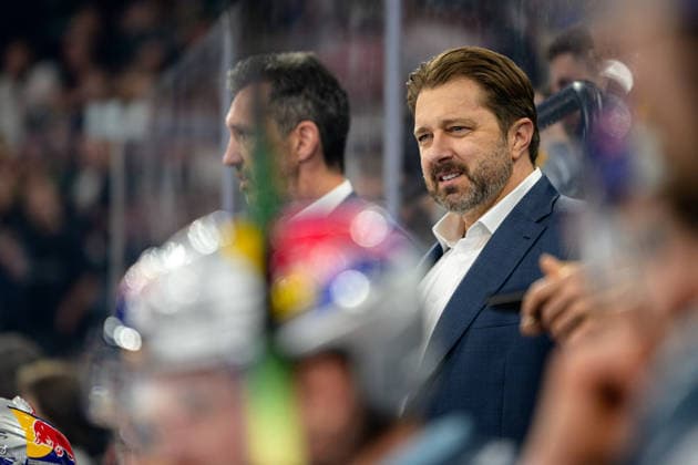Eishockey, DEL, 20261004, EHC Red Bull München - Augbsburger Panther. Im Bild Trainer EHC Red Bull München OLIVER DAVID. München SAP-Garden Bayern Deutschland Copyright: Passion2Press MarkusxFischerx