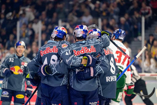 Eishockey, DEL, 20261004, EHC Red Bull München - Augbsburger Panther. Im Bild Tor 1:0 Torjubel. München SAP-Garden Bayern Deutschland Copyright: Passion2Press MarkusxFischerx