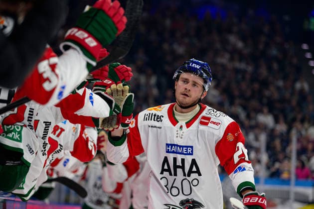 Eishockey, DEL, 20261004, EHC Red Bull München - Augbsburger Panther. Im Bild Tor 1:1, Alexander Blank (Augsburg, 26). München SAP-Garden Bayern Deutschland Copyright: Passion2Press MarkusxFischerx