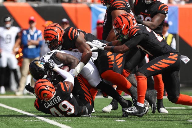 CINCINNATI, OH - OCTOBER 04: Cincinnati Bengals linebacker Barrett Carter (49) tackles Jacksonville Jaguars running back Bhayshul Tuten (33) during the game between the Jacksonville Jaguars and the Cincinnati Bengals at Paycor Stadium on October 4, 2026 in Cincinnati, OH. (Photo by Ian Johnson Icon Sportswire) NFL, American Football Herren, USA OCT 04 Jaguars at Bengals EDITORIAL USE ONLY Icon261004002