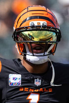 NFL, American Football Herren, USA 2026: Jaguars Vs Bengals OCT 04 Oct 4, 2026; Cincinnati, OH, USA; Cincinnati Bengals wide receiver Ja Marr Chase (1) during NFL game action against the Jacksonville Jaguars at Paycor Stadium. Mandatory Credit: John Mersits-Cal Media (Credit Image: Â John Mersits Cal Sport Media) Cincinnati Oh USA EDITORIAL USE ONLY Copyright: xx ZUMA-20261004_zma_c04_026.jpg JohnxMersitsx csmphotothree530974