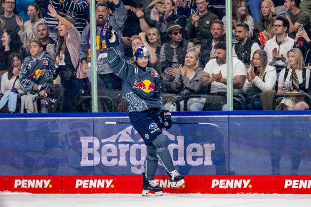 Markus Eisenschmid (EHC Red Bull Muenchen, 11) bejubelt sein Tor zum 2:1 in Unterzahl shorthanded GER, EHC Red Bull Muenchen vs. Augsburger Panther, DEL, Saison 2026 2027, 6. Spieltag, 04.10.2026. Foto: HMB Media Heike Feiner Copyright: HMBxMedia HeikexFeiner