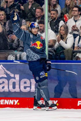 Markus Eisenschmid (EHC Red Bull Muenchen, 11) bejubelt sein Tor zum 2:1 in Unterzahl shorthanded GER, EHC Red Bull Muenchen vs. Augsburger Panther, DEL, Saison 2026 2027, 6. Spieltag, 04.10.2026. Foto: HMB Media Heike Feiner Copyright: HMBxMedia HeikexFeiner