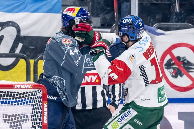 Kleine Keilerei zwsichen Trevor Carrick (EHC Red Bull Muenchen, 44) und Cameron Wright (Augsburger Panther, 16) GER, EHC Red Bull Muenchen vs. Augsburger Panther, DEL, Saison 2026 2027, 6. Spieltag, 04.10.2026. Foto: HMB Media Heike Feiner Copyright: HMBxMedia HeikexFeiner