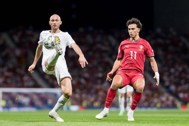 261004 Fredrik Aursnes of Norway and Joao FÃ lix of Portugal during the Nations League football match between Portugal and Norway on October 4, 2026 in Porto. Photo: Vegard Grott BILDBYRAN kod VG VG1020 bbeng fotboll football soccer fotball nations league landskamp norge norway portugalbbeng fotboll football soccer fotball nations league landskamp norge norway portugal Copyright: VEGARDxGRoTT BB261004VG045