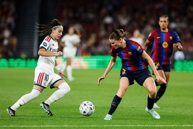 October 4, 2026, Barcelona, Barcelona, Spain: Athenea Del Castillo Beivide of Real Madrid CF and Renee van Asten of FC Barcelona, Barca in action during the Spanish Women league, Liga F, football match played between FC Barcelona and Real Madrid CF at Spotify Camp Nou Stadium on October 04, 2026 in Barcelona, Spain. Barcelona Spain - ZUMAa181 20261004_zaa_a181_101 Copyright: xJavierxBorregox