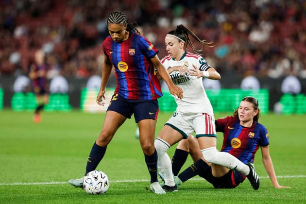 October 4, 2026, Barcelona, Barcelona, Spain: Sydney Schertenleib of FC Barcelona, Barca and Athenea Del Castillo Beivide of Real Madrid CF compete for the ball during the Spanish Women league, Liga F, football match played between FC Barcelona and Real Madrid CF at Spotify Camp Nou Stadium on October 04, 2026 in Barcelona, Spain. Barcelona Spain - ZUMAa181 20261004_zaa_a181_102 Copyright: xJavierxBorregox