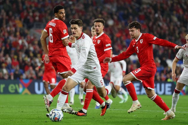 Wales v Denmark UEFA Nations League Joakim Maehle of Denmark runs through Ben Cabango (L) and Neco Williams of Wales (R) during the UEFA Nations League match at the Cardiff City Stadium, Cardiff 04 10 2026 UK Newspapers OUT Copyright: xKaraxThomasx FIL-24028-0015