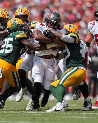 NFL, American Football Herren, USA 2026: Packers Vs Buccaneers OCT 04 Oct 4, 2026; Tampa, FL, USA; Tampa Bay Buccaneers running back Sean Tucker (44) fights for a first down on a 4th & 1 during the NFL game between the Green Bay Packers and Tampa Bay Buccaneers at Raymond James Stadium. Mandatory Credit: Taylor McFee-Cal Media (Credit Image: Â Taylor Mcfee Cal Sport Media) Tampa Fl USA EDITORIAL USE ONLY Copyright: xx ZUMA-20261004_zma_c04_069.jpg TaylorxMcfeex csmphotothree530996